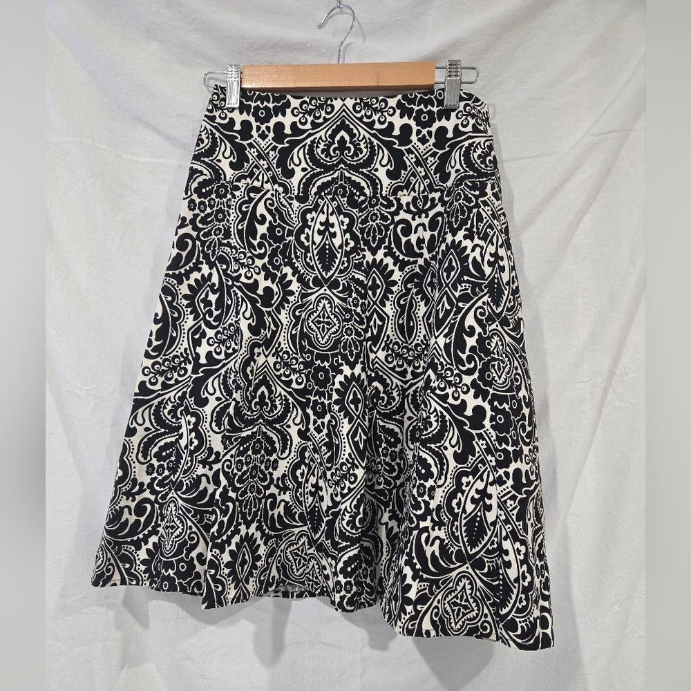 Ann Taylor Black and White A-Line Skirt Size 2 EUC